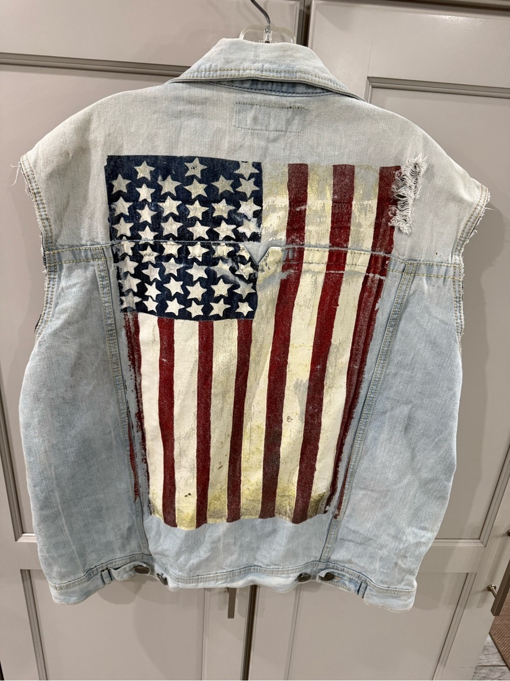 Refuel Light Blue Denim Vest with Red Star Accent men’s size XL